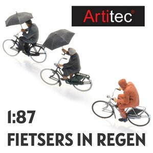 ARTITEC | FIETSERS IN REGEN 3 FIGUREN (READY-MADE) | 1:87
