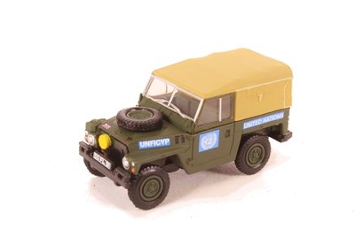 OXFORD DIECAST | LAND ROVER 1/2 TON LIGHTWEIGHT 'UNITED NATIONS' | 1:76