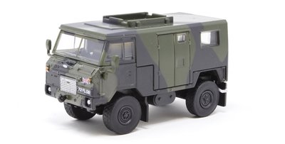 OXFORD DIECAST | LAND ROVER FC SIGNALS NATO GREEN CAMOUFLAGE | 1:76