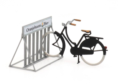 ARTITEC | FIETSENREK ORANJEBOOM MET OMAFIETS (READY MADE) | 1:87