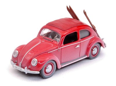 RIO | VOLKSWAGEN KEVER MET SKIES (GEWEATHERD) 1953 | 1:43